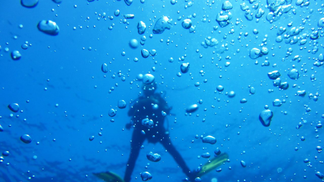 Diver making a safety stop on an ascent line